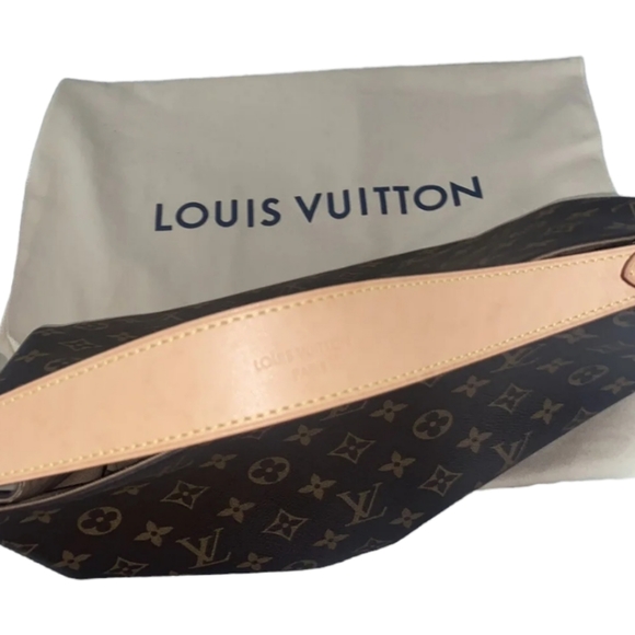 Louis Vuitton LV, Beautiful Graceful PM Iconic Monogram Signature - Picture 7 of 8